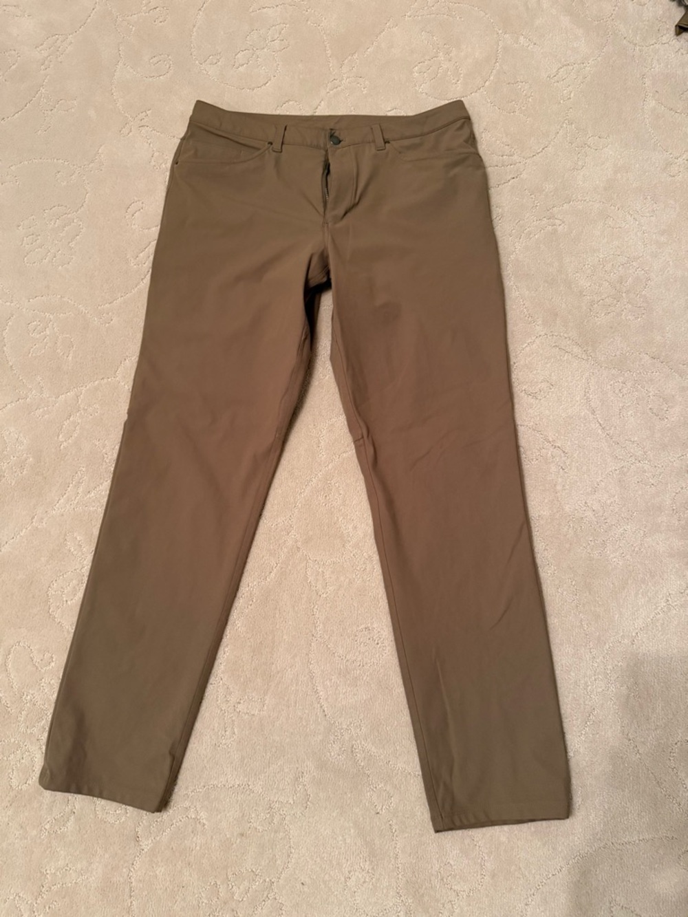 lululemon athletica Men's Chinos - Khaki